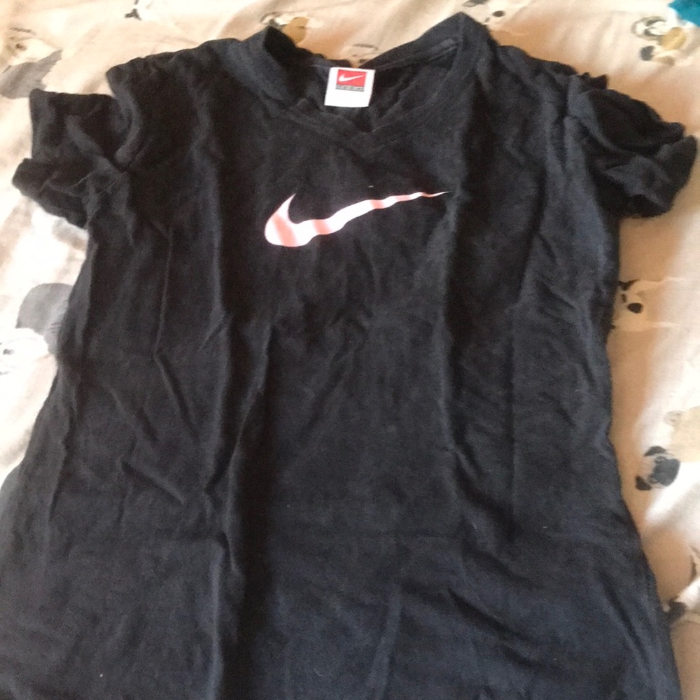 Nike shirt barely worn